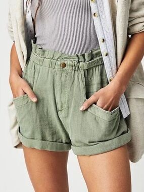Free People Topanga Cuff Oil Green Women’s Casual  Shorts. Linen blend